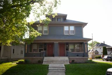 Main picture of 1230 N Lasalle St