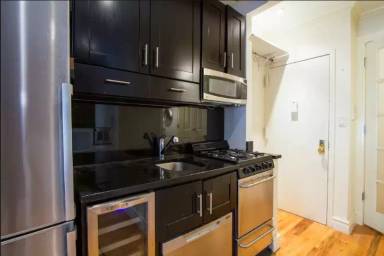Main picture of 221 Mott St