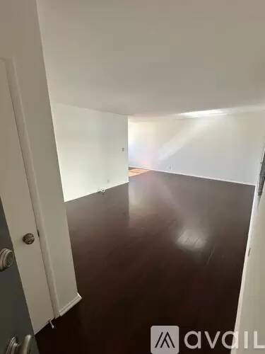 Main picture of 221 S Doheny Dr