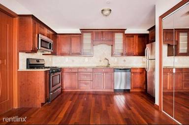 Main picture of 3052 Brighton 1st St