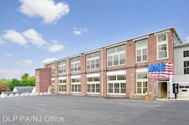 Main picture of 374 W Main St