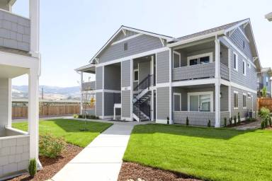 Main picture of 405 E Rapp Rd