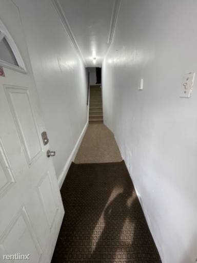 Main picture of 2027 E Madison St