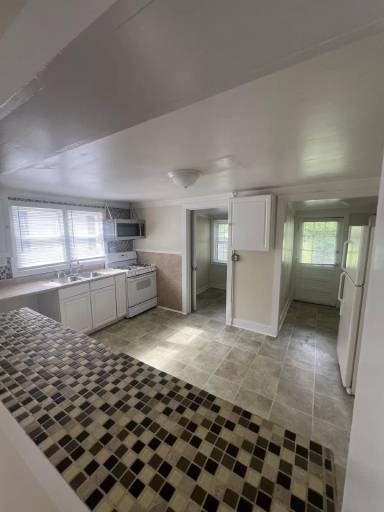 Main picture of 121 W Forrest Ave