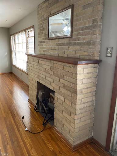 Main picture of 124 W 47th St S