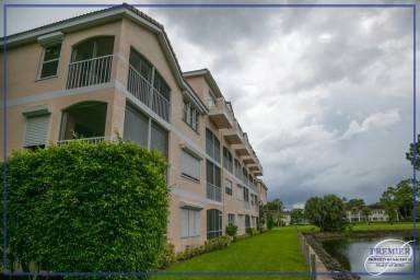 Main picture of 992 Woodshire Ln