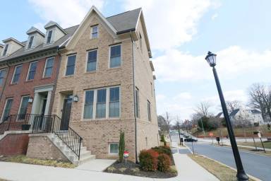 Main picture of 6101 Solent Pl NE