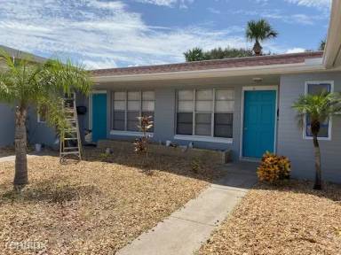 Main picture of 2605 N Oleander Ave