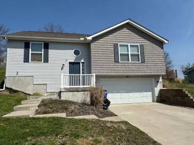 Main picture of 30 Leah Ct