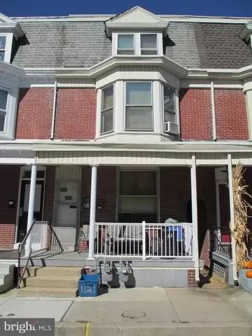 Main picture of 1121 W Poplar St