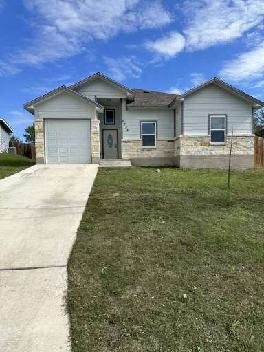 Main picture of 6738 Tehama Gate