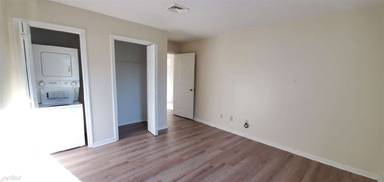 Main picture of 1240 Whitney Ave