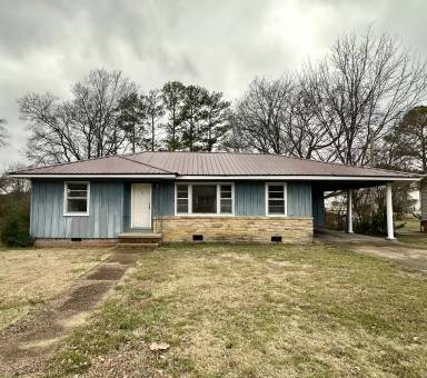 Main picture of 303 S Foster Dr