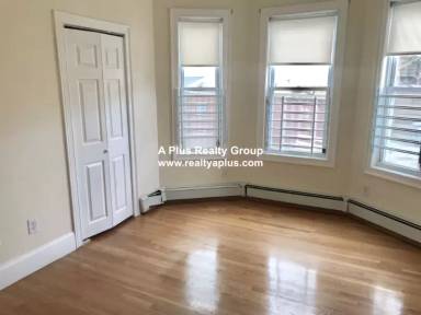 Main picture of 14 Schiller St