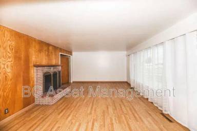 Main picture of 1011 Manor Rd