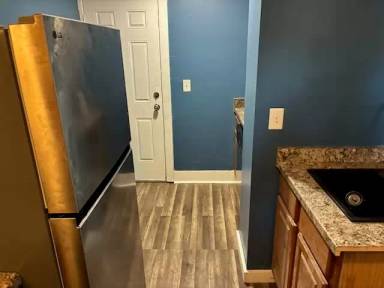 Main picture of 210 W 39th St