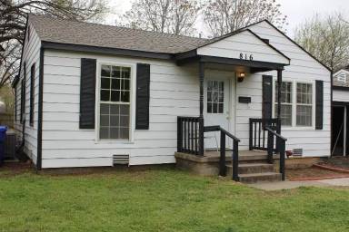 Main picture of 816 E Brooks St