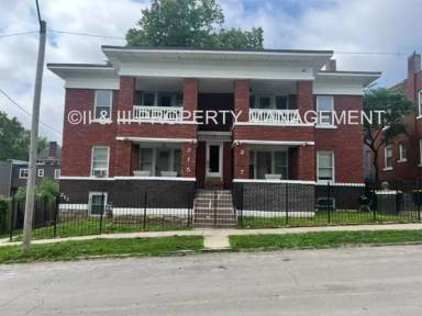 Main picture of 221 W 37th St