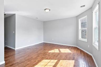 Main picture of 240 Halsted St