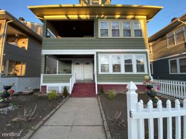 Main picture of 946 Narragansett Blvd