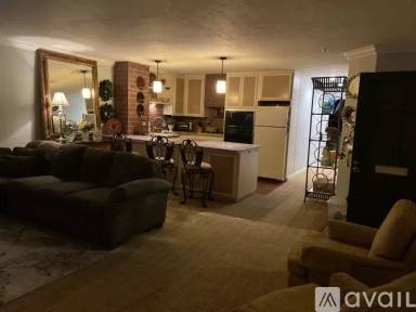 Main picture of 1050 B St