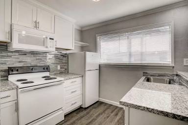 Main picture of 1660 Richmond Ave