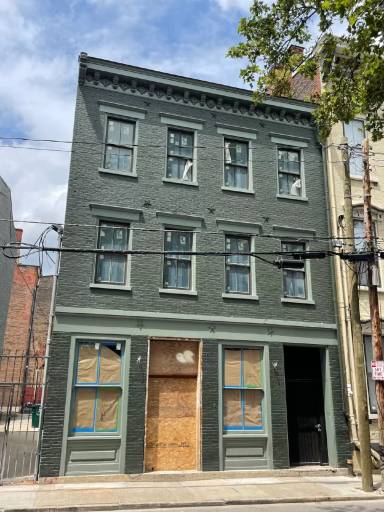 Main picture of 110 E 14th St