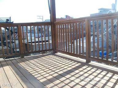 Main picture of 1042 N Wood St