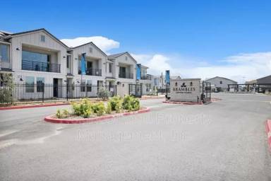 Main picture of 2832 E Tamarind Dr