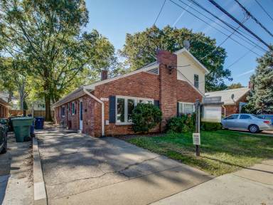 Main picture of 708 W Glebe Rd