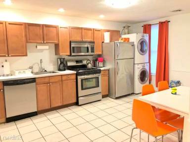 Main picture of 130 W 8th St
