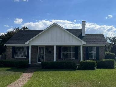 Main picture of 700 E Young St