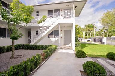 Main picture of 5700 SW 60th St