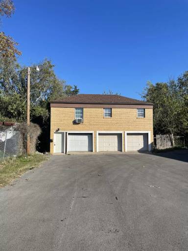 Main picture of 909 S Texas Ave