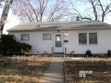Main picture of 7308 W Tallmadge Pl