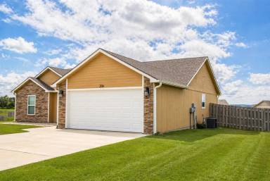 Main picture of 206 Kelly Ln