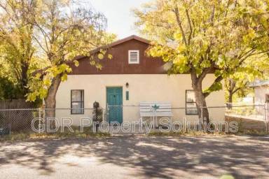 Main picture of 305 Wilshire Dr SW