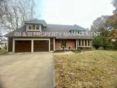 Main picture of 9245 Oakcrest Dr
