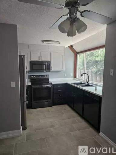 Main picture of 22222 SW Mandan Dr