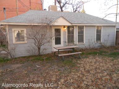 Main picture of 1109 1/2 Michigan Ave