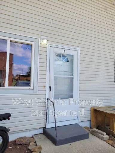 Main picture of 130 Elm St