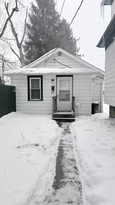 Main picture of 907 Franklin Ave