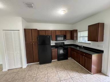 Main picture of 1031 NE 10th Ave