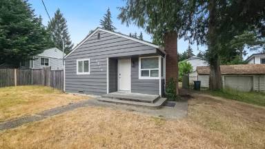 Main picture of 2524 NE 130th St