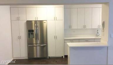 Main picture of 111 E 80th St