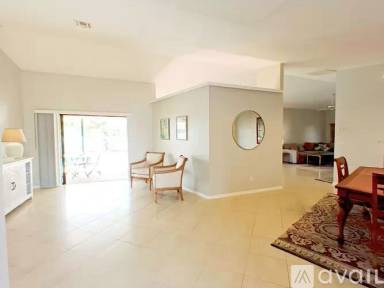 Main picture of 230 SW 43rd St