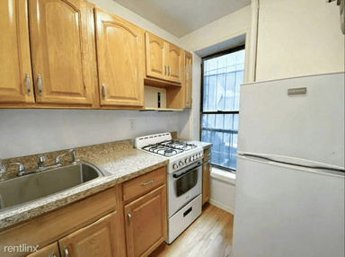 Main picture of 328 E 14th St