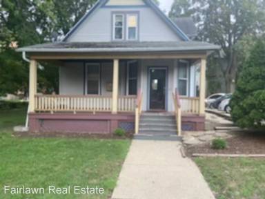 Main picture of 121 W Washington St