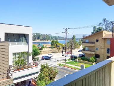 Main picture of 2356 Duane St