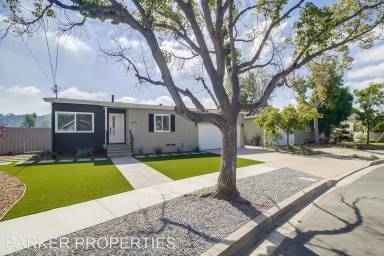 Main picture of 9575 Lakeview Dr